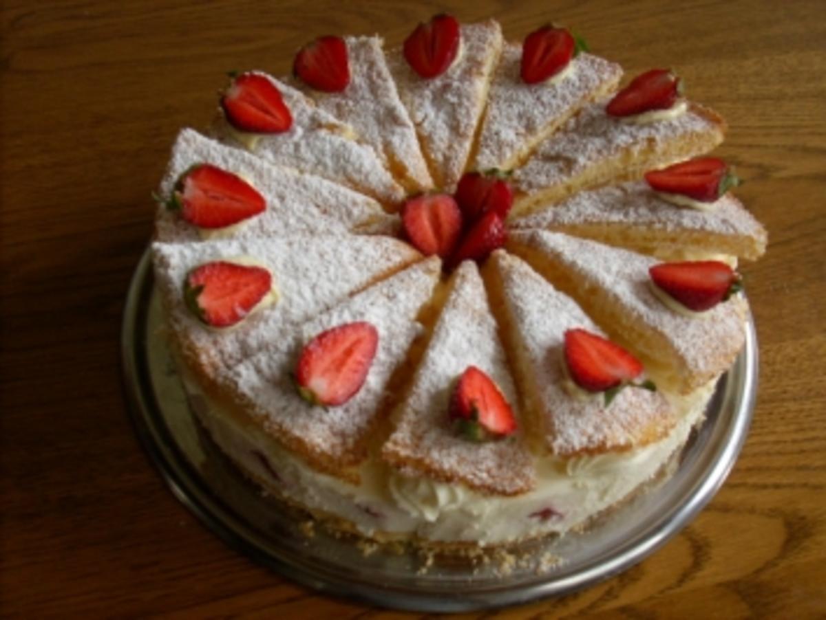 Bilder für Käsesahne-Fächertorte mit Erdbeeren - Rezept