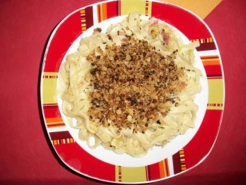 Tagliatelle an Porree mit gerösteten Pilzbrösel - Rezept