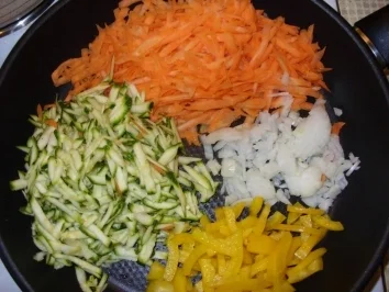 Linda´s Gemüse-Nudelpfanne mit besonders gebratenen Filetstreifen - Rezept - Bild Nr. 3