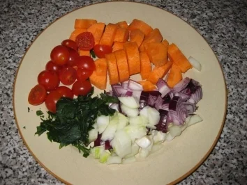 Schinkenrollbraten mit Frischkäse-Zwiebel-Füllung - Rezept - Bild Nr. 2