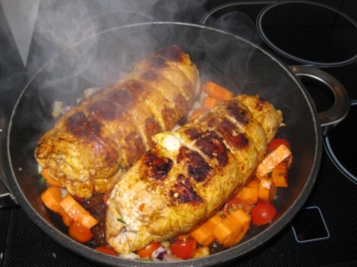 Schinkenrollbraten mit Frischkäse-Zwiebel-Füllung - Rezept - kochbar.de