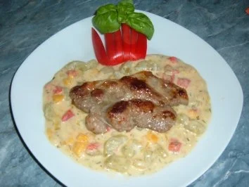 Rezept: Fleisch.....Gebratene Koteletts auf Gurken-Paprika-Gemüse Fleisch.....Gebratene Koteletts auf Gurken-Paprika-Gemüse - Rezept