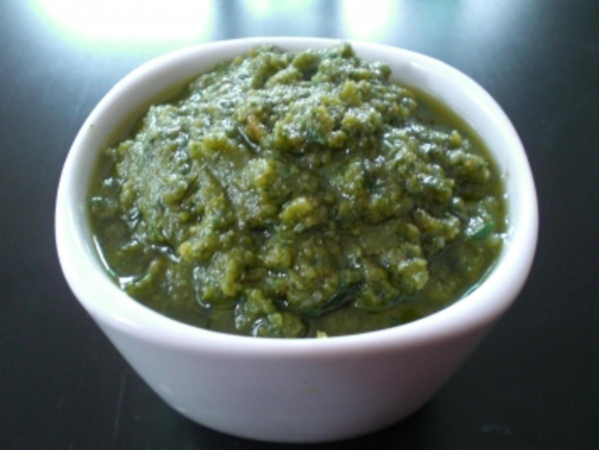 Walnuss-Kräuter-Pesto - Rezept - Bild Nr. 2