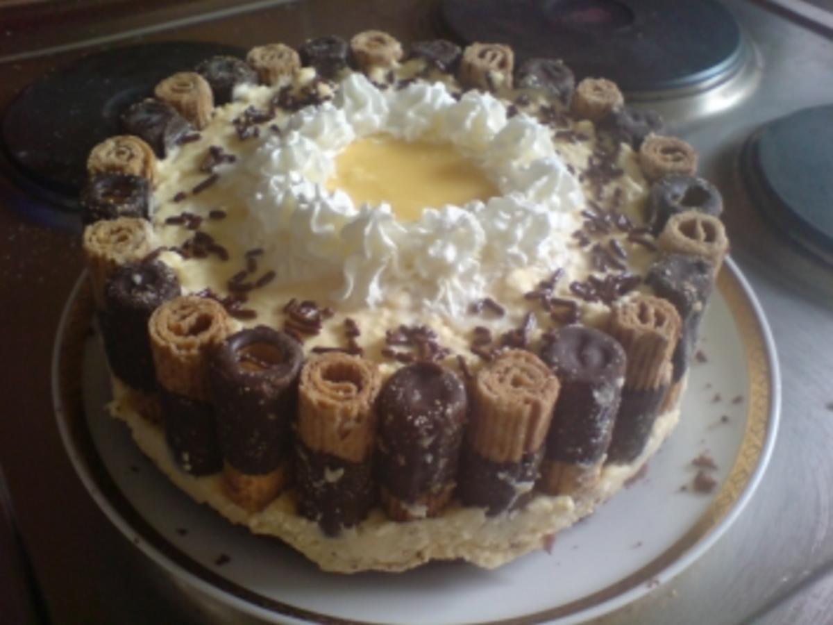 Eierlikörtorte mit Eierlikoer Waffelröllchen und Waffelröllchen Rezepte ...