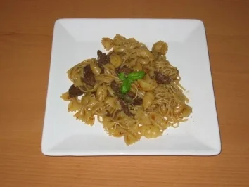 Gemischte Pasta mit scharf gewürztem Rindfleisch - Rezept