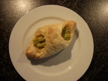Blätterteigteilchen mit Rhabarber - Rezept
