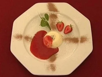 Panna Cotta auf Erdbeer-Püree (Martin Stosch) - Rezept