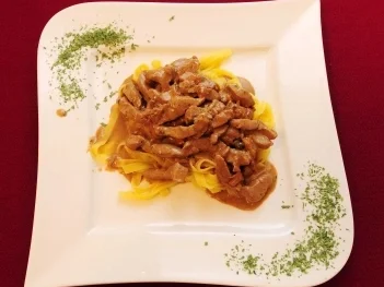 Kalbsgeschnetzeltes nach Omas Art (Alessandra Geissel) - Rezept