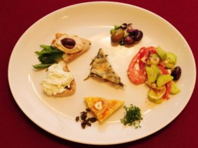 Tarama, Zaziki, Tiropita, Spanakopita, griechischer Salat (Artemis Gounaki) - Rezept