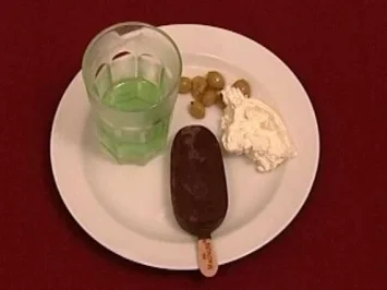 Rezept: Wackelpudding mit Vanillepudding, Sahne und Früchten (Theo West) Wackelpudding mit Vanillepudding, Sahne und Früchten (Theo West) - Rezept