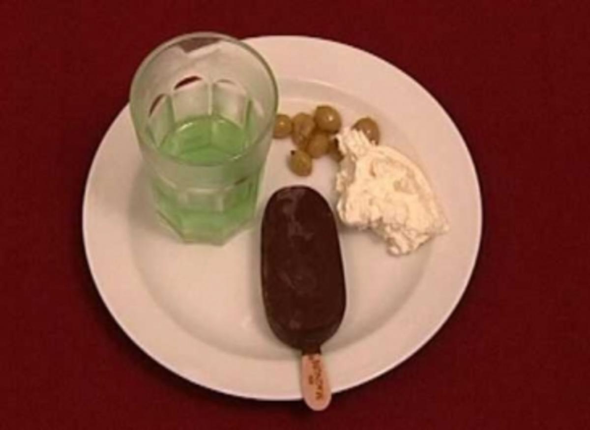 Wackelpudding mit Vanillepudding, Sahne und Früchten (Theo West) -
Rezept Durch Das perfekte Promi Dinner