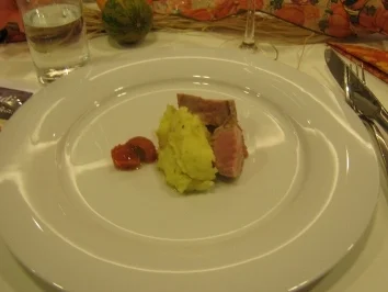 Schweinefilet im Schinkenmantel mit Kartoffel-Knoblauch-Püree - Rezept