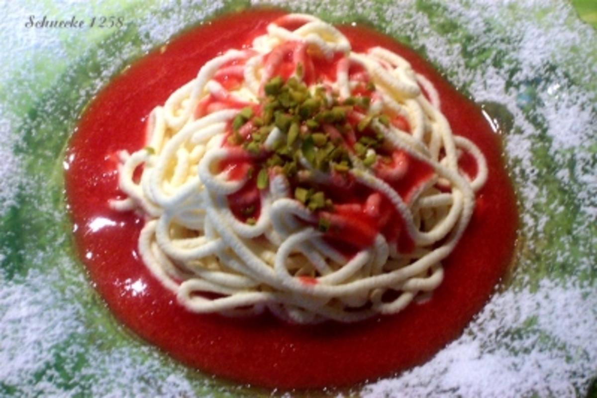 Spaghettiquark mit Erdbeerpüree - Rezept