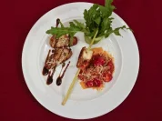 Gamba gespießt auf Zitronengras und Schinken-Rum-Baguette an Rucola (Kelly Trump) - Rezept