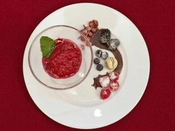 Waldfrucht-Sorbet mit Prosecco und Minze (Kelly Trump) - Rezept