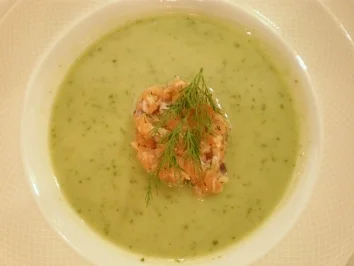Sauerampfersuppe mit Lachstatar - Rezept