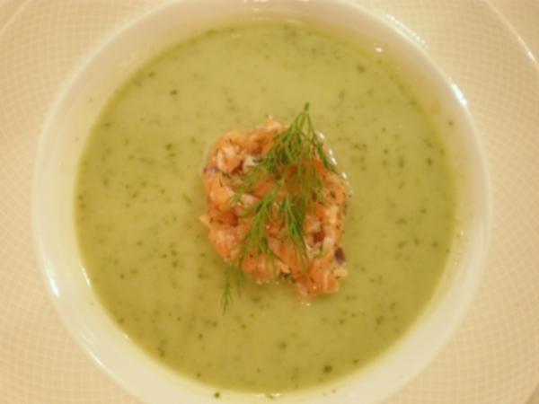 Sauerampfersuppe mit Lachstatar - Rezept - kochbar.de