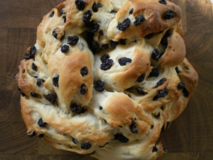 Hefezopf mit Rosinen - Rezept mit Bild