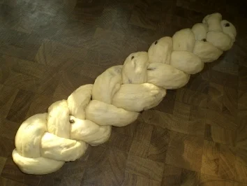 Rezept: Hefezopf mit Rosinen Bild Nr. 3 Hefezopf mit Rosinen - Rezept - Bild Nr. 3