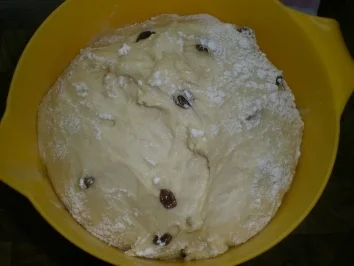 Rezept: Hefezopf mit Rosinen Bild Nr. 2 Hefezopf mit Rosinen - Rezept - Bild Nr. 2