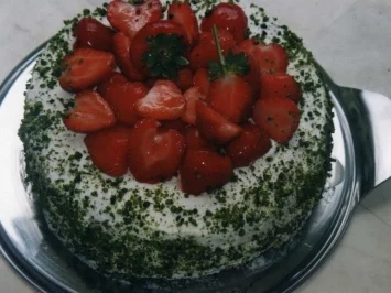 Erdbeer-Bisquit mit Pistaziensahne - Rezept