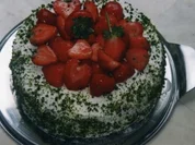 Rezept: Erdbeer-Bisquit mit Pistaziensahne Erdbeer-Bisquit mit Pistaziensahne - Rezept