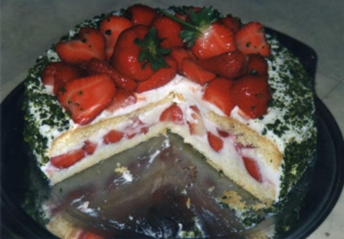 Erdbeer-Bisquit mit Pistaziensahne - Rezept - Bild Nr. 2