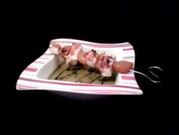 Erbsensuppe mit Hühnchenspieß - Rezept