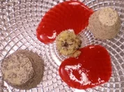 Mousse und Parfait vom Mohn auf Himbeerspiegel mit Schoko-Krokette - Rezept