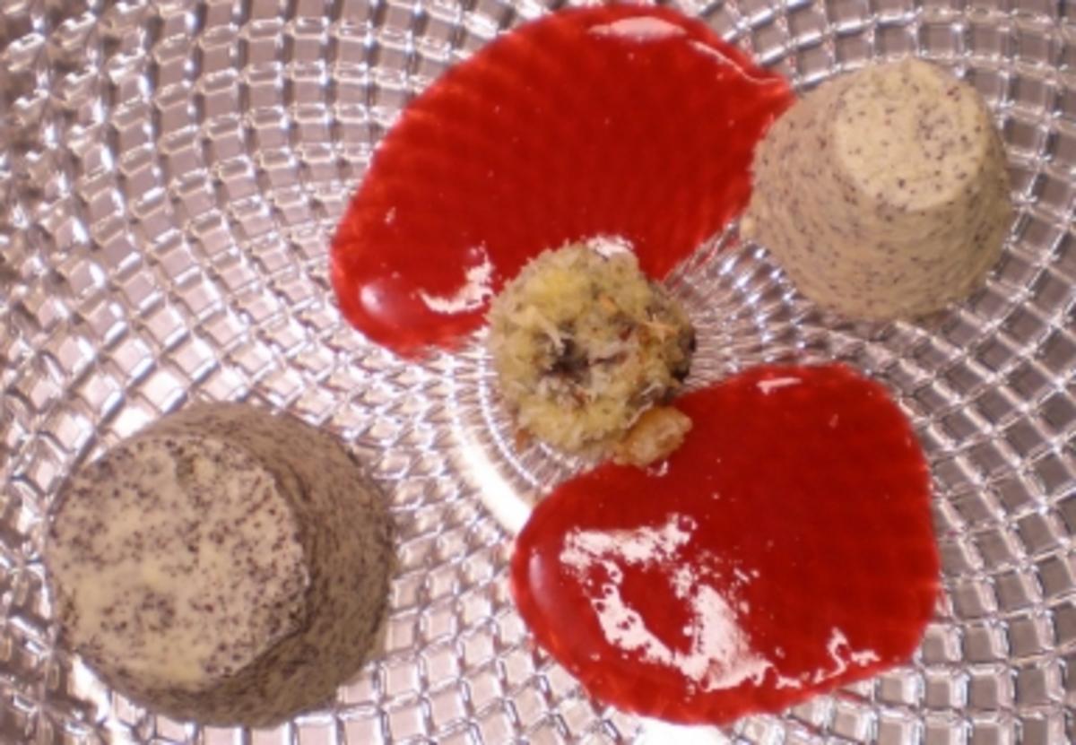 Bilder für Mousse und Parfait vom Mohn auf Himbeerspiegel mit Schoko-Krokette - Rezept