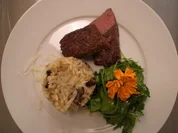 Rezept: Morchelrisotto an Wildkrรคutersalat mit Lammrรผcken Morchelrisotto an Wildkrรคutersalat mit Lammrรผcken - Rezept