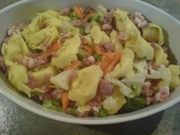 Rezept: Tortellini-Gemüse-Auflauf Bild Nr. 5 Tortellini-Gemüse-Auflauf - Rezept - Bild Nr. 5