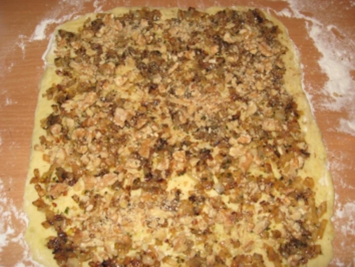 Kartoffelröllchen mit Zwiebel-Walnussfüllung - Rezept - Bild Nr. 4
