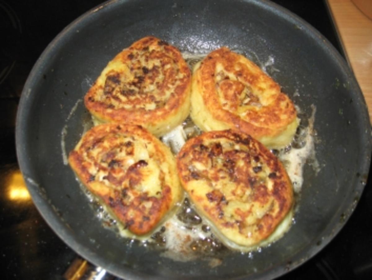 Kartoffelröllchen mit Zwiebel-Walnussfüllung - Rezept - Bild Nr. 7