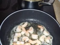 Garnelen kuscheln sich im Bett aus Bandnudeln - Rezept - Bild Nr. 3