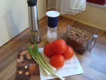 *Salate - Tomaten-Frühlingszwiebel-Salat - Rezept - Bild Nr. 2