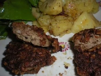 Rezept: Hühnerleber in Nusskruste mit Bratkartoffel-Apfel-Pfanne Hühnerleber in Nusskruste mit Bratkartoffel-Apfel-Pfanne - Rezept