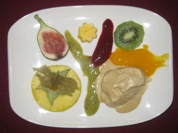 Teeparfait mit Früchte- und Soßenkreationen - Rezept