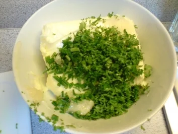 Kräuter-Knoblauchbutter selbstgemacht - Rezept - Bild Nr. 3
