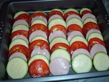 Rezept: Wurst-Zucchini-Gratin Bild Nr. 2 Wurst-Zucchini-Gratin - Rezept - Bild Nr. 2