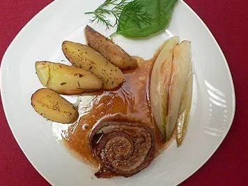 Dreierlei Fleisch mit Porree- und Esskastanienfüllung an Zitronen-Rosmarinkartoffeln - Rezept