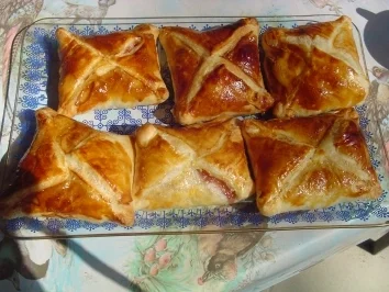 Rezept: Blätterteigtaschen mit Marmelade gefüllt Blätterteigtaschen mit Marmelade gefüllt - Rezept