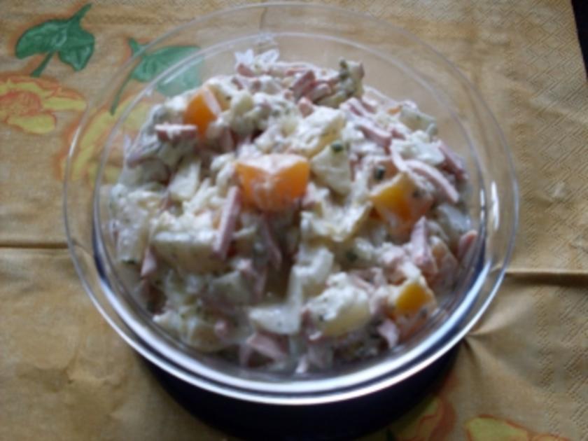 Partysalat mit Cocktailfrüchte Konserve und Fleischsalat - Rezept mit ...