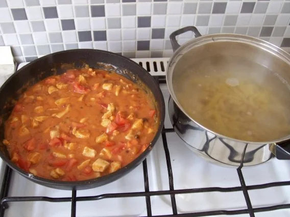 Rezept: Scharfes Hähnchenragout Bild Nr. 3 Scharfes Hähnchenragout - Rezept - Bild Nr. 3