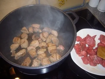 Rezept: Kikis Kartoffel-Paprika-Rindergulasch Bild Nr. 3 Kikis Kartoffel-Paprika-Rindergulasch - Rezept - Bild Nr. 3