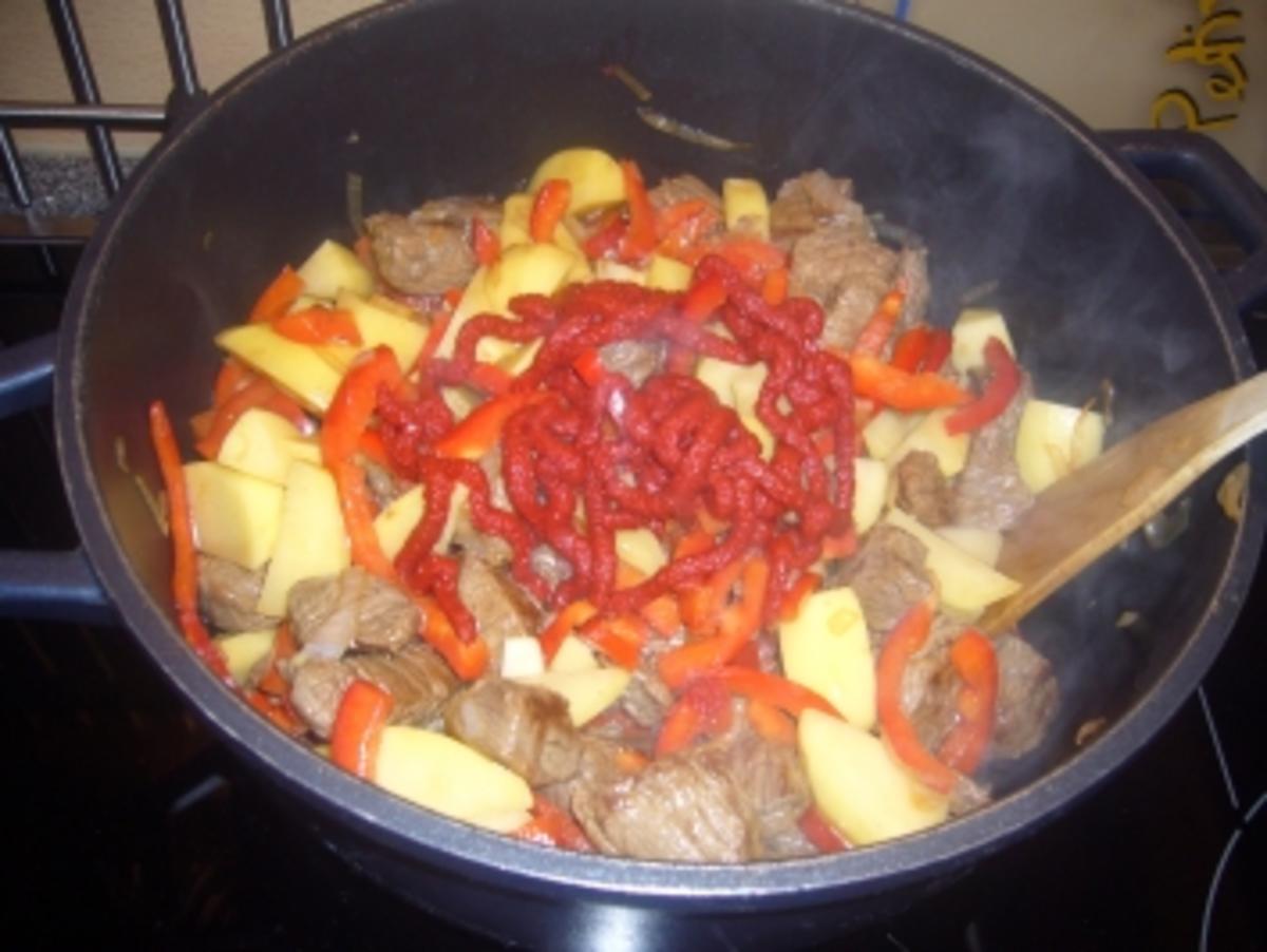 Kikis Kartoffel-Paprika-Rindergulasch - Rezept - Bild Nr. 6