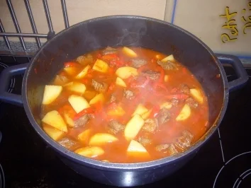 Rezept: Kikis Kartoffel-Paprika-Rindergulasch Bild Nr. 8 Kikis Kartoffel-Paprika-Rindergulasch - Rezept - Bild Nr. 8