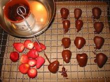 Erdbeeren in Zartbitterschokolade - Rezept
