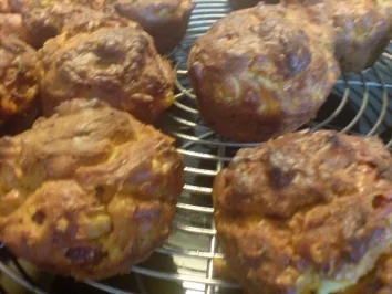 Rezept: Muffins, herzhaft "Pizza" Bild Nr. 2 Muffins, herzhaft "Pizza" - Rezept - Bild Nr. 2