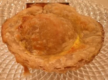 Jakobsmuscheln auf Salzbett mit Blätterteig an getrüffeltem Lauch - Rezept